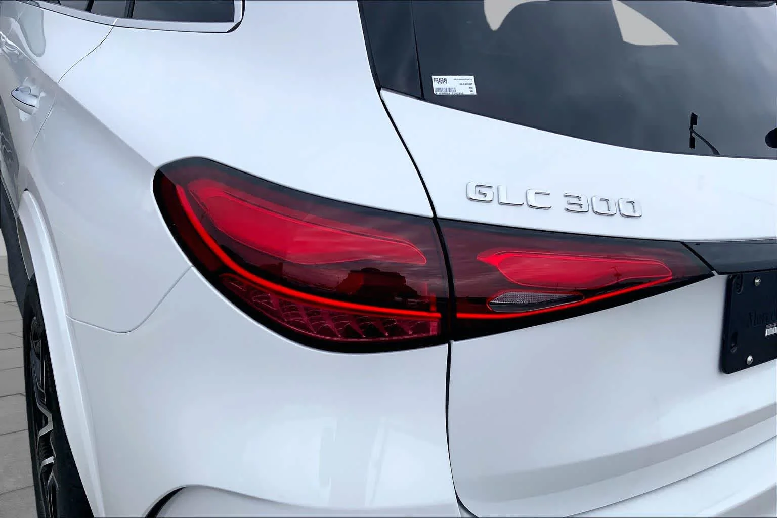 New 2026 MANUFAKTUR Moonlight White Metallic Mercedes-Benz GLC 300 image 6