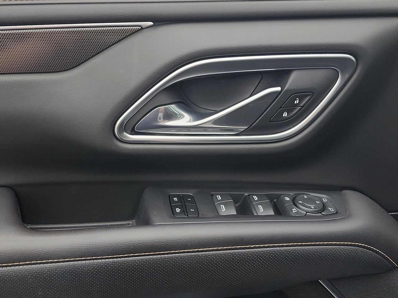 Used 2021 White GMC AT4 image 13