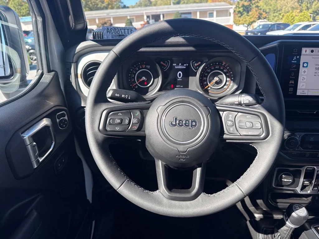 Used 2025 White Jeep Sport S image 12