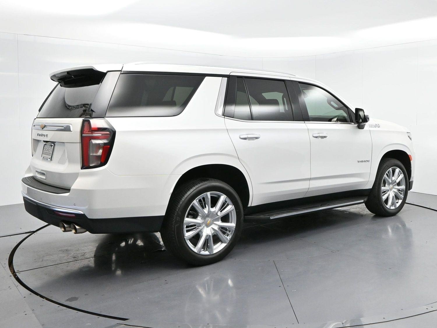 Used 2024 Iridescent Pearl Tricoat Chevrolet High Country image 7