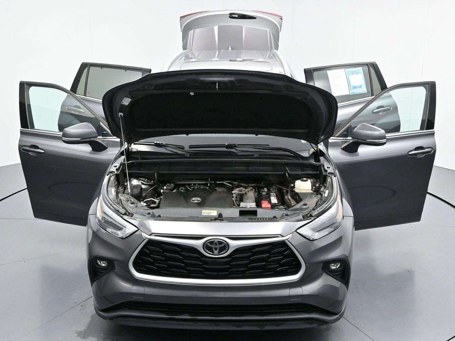 Used 2022 Magnetic Gray Metallic Toyota XLE image 51