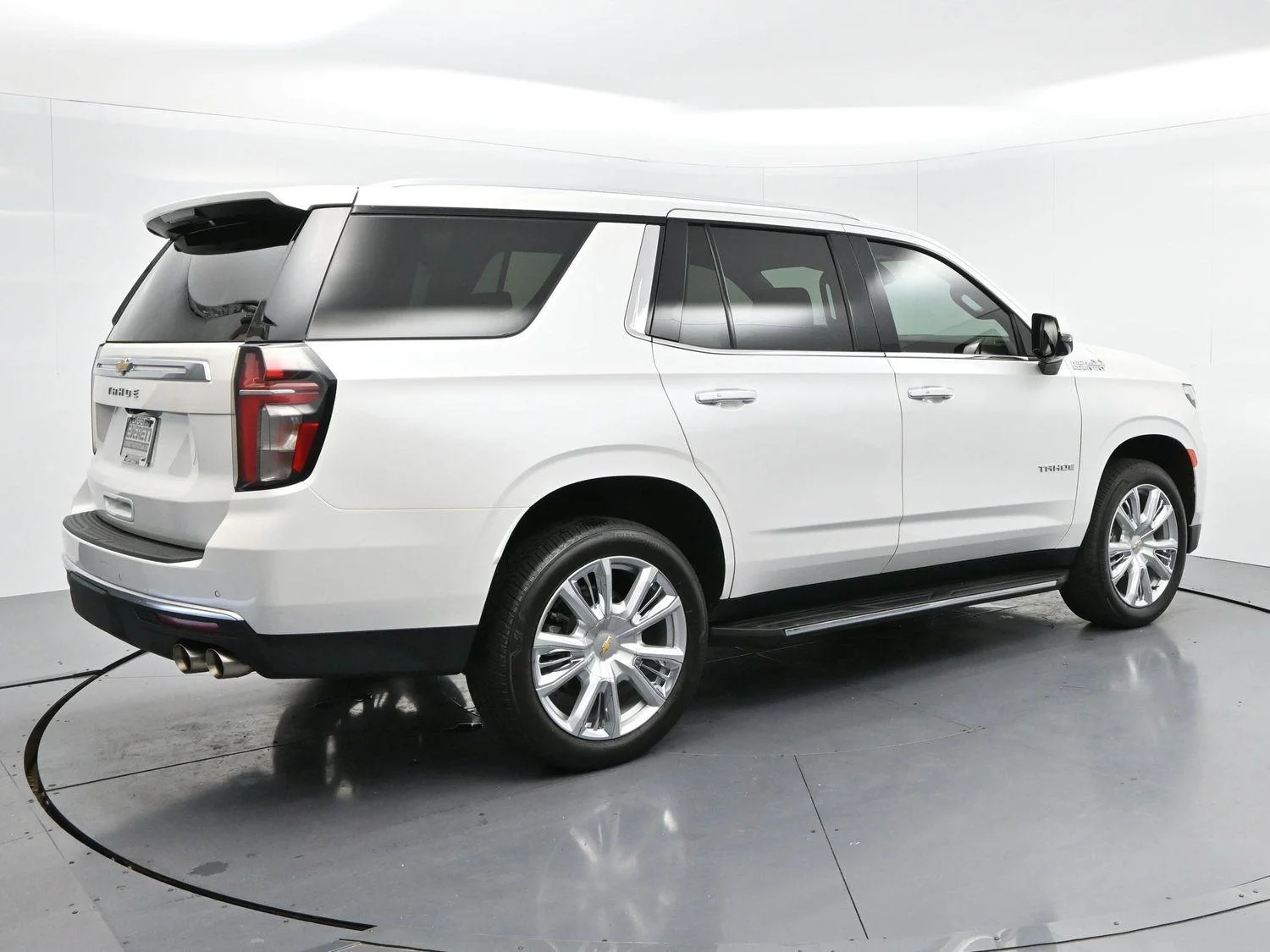 Used 2024 Iridescent Pearl Tricoat Chevrolet High Country image 7