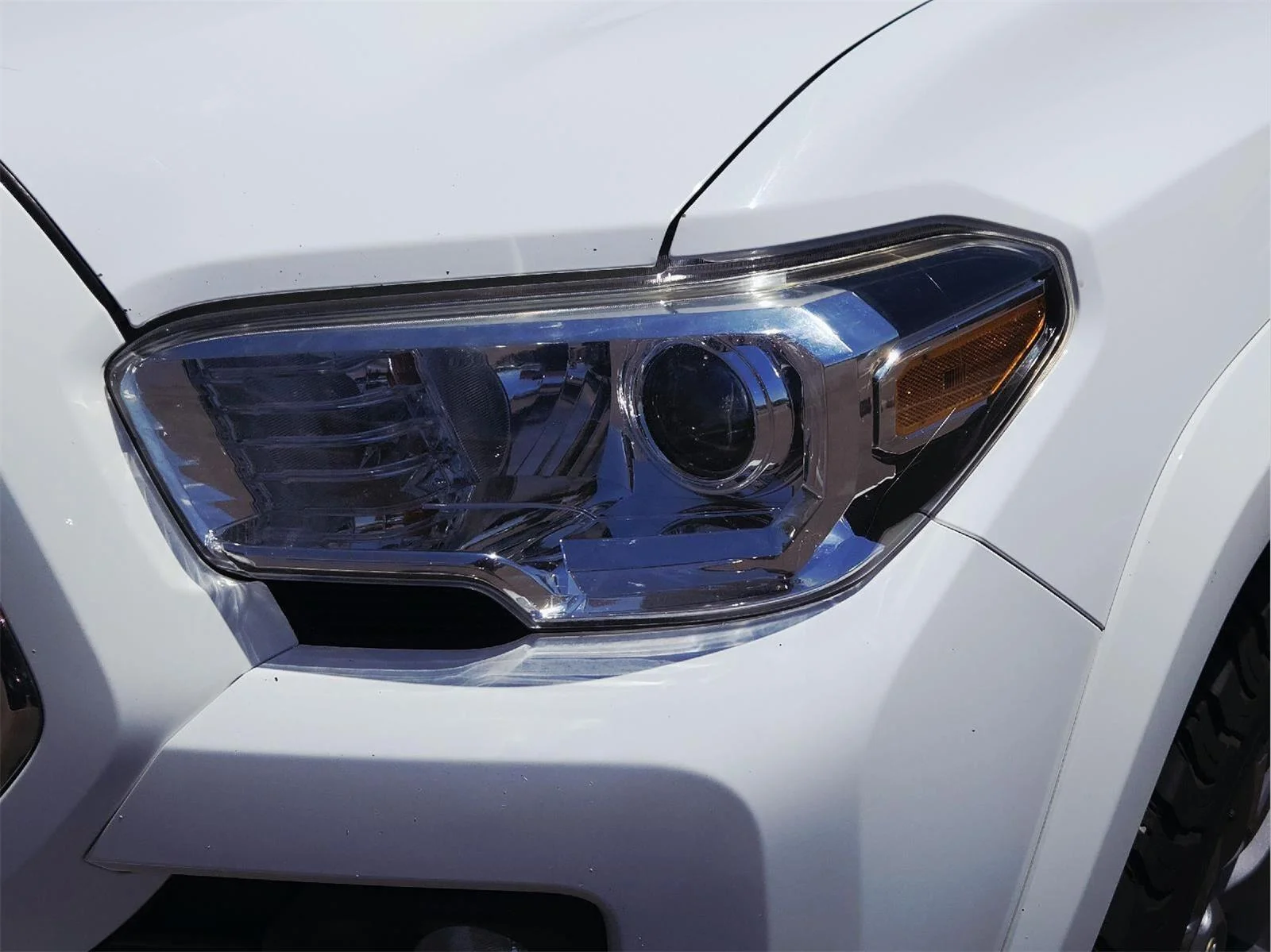 Used 2019 Super White Toyota SR5 image 14
