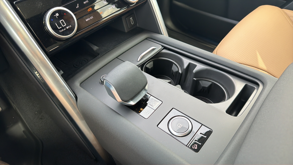 New 2026 Charente Grey Land Rover Dynamic SE image 21