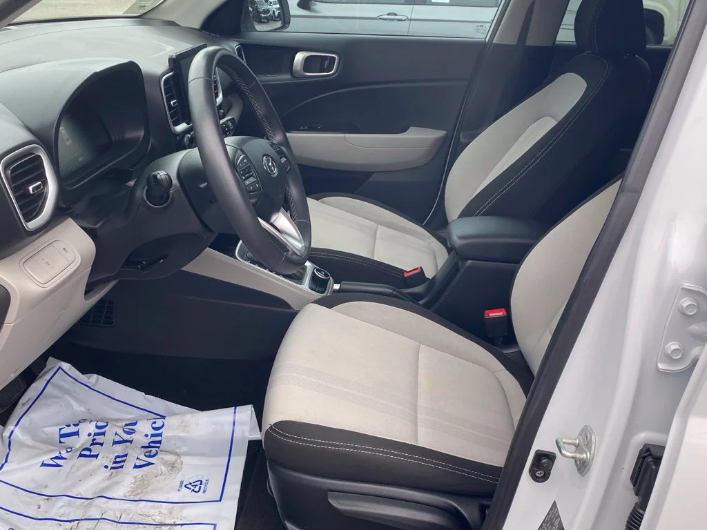 Used 2025 White Hyundai SEL image 5
