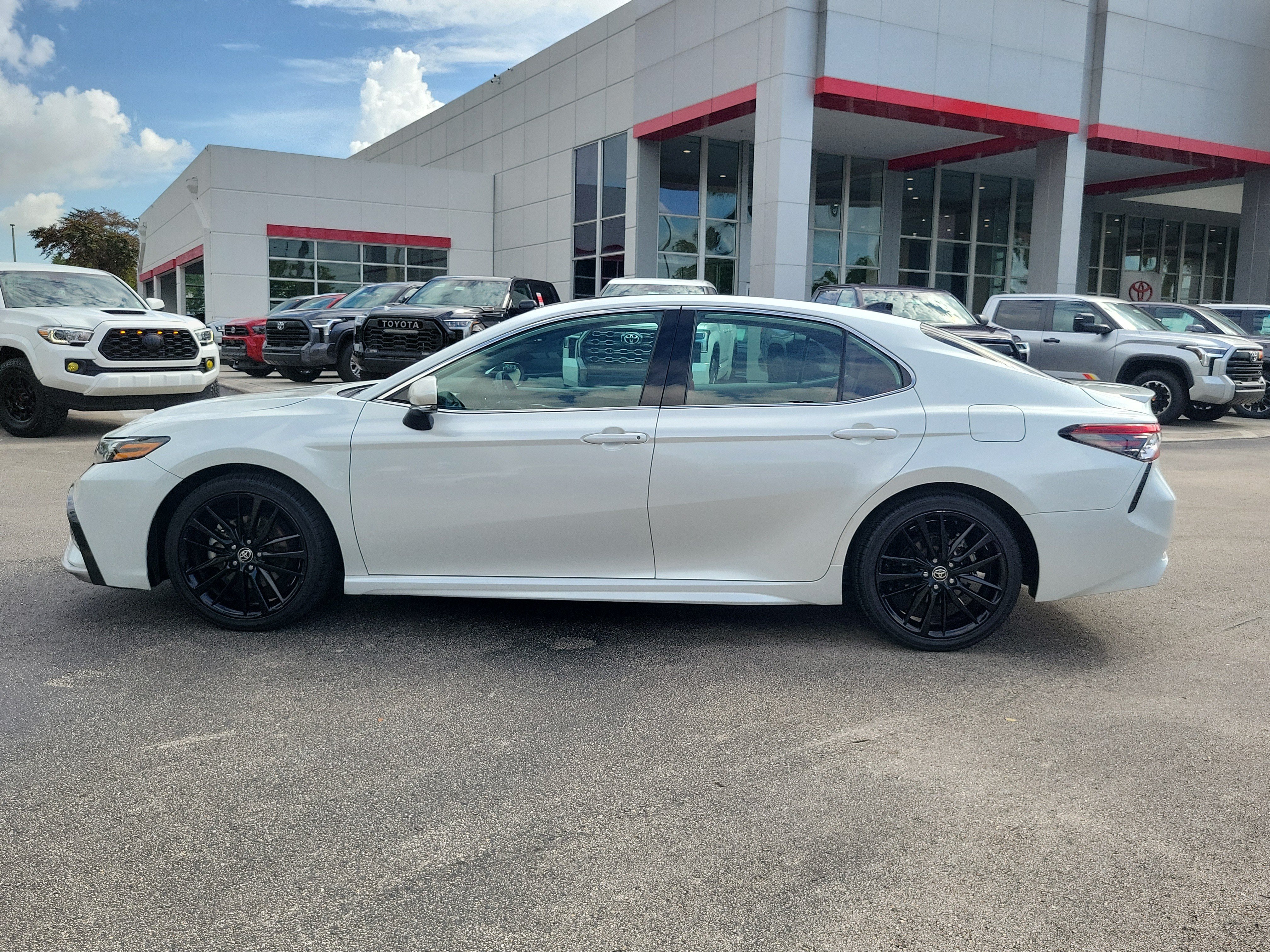 Used 2022 Pearl Toyota XSE image 8