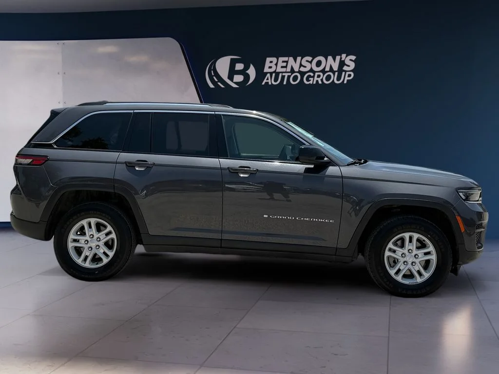 Used 2024 Gray Jeep Laredo image 6