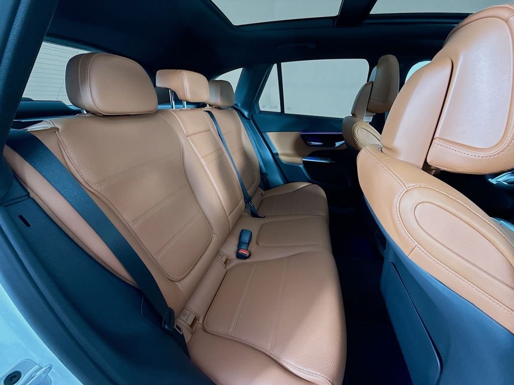 New 2026 Polar White Mercedes-Benz GLC 300 image 27