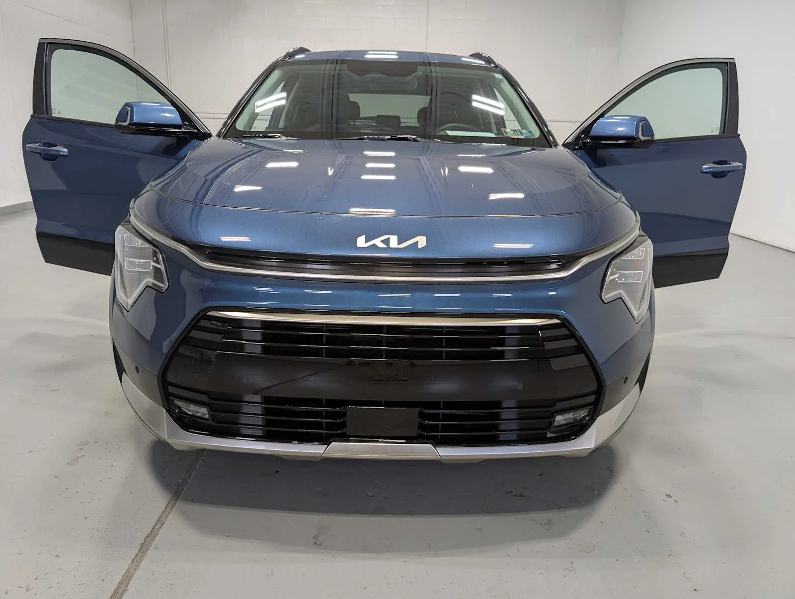 Used 2023 Mineral Blue Kia SX Touring image 17