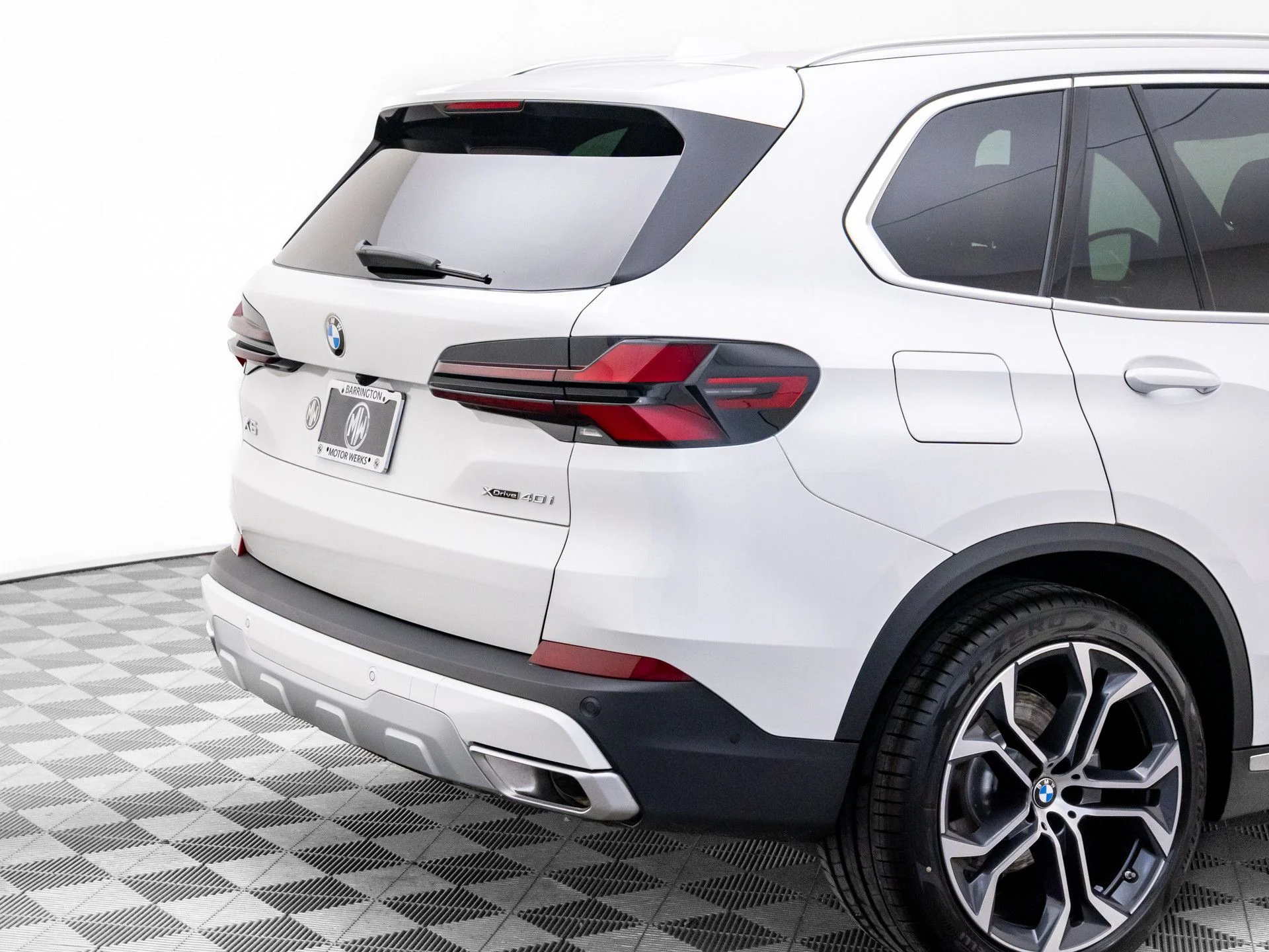 Used 2026 White BMW xDrive40i image 36