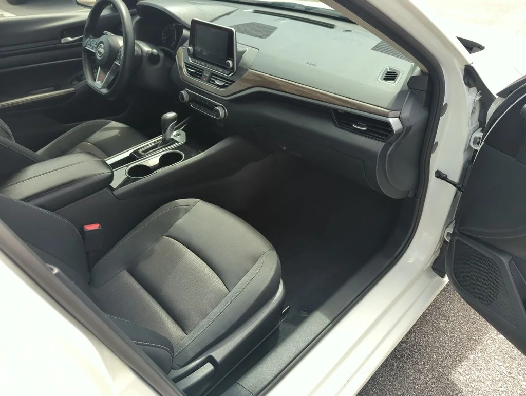 Used 2024 White Nissan 2.5 SV image 33