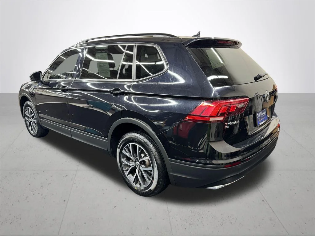 Used 2019 Black Volkswagen 2.0T SE image 4