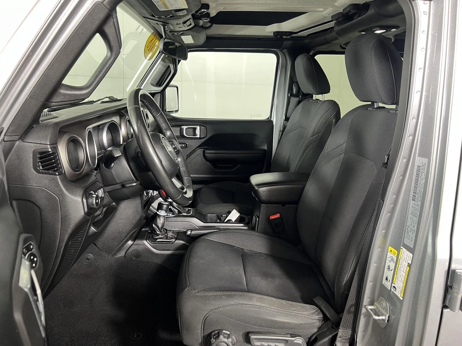 Used 2018 Billet Silver Metallic Clearcoat Jeep Sport S image 12