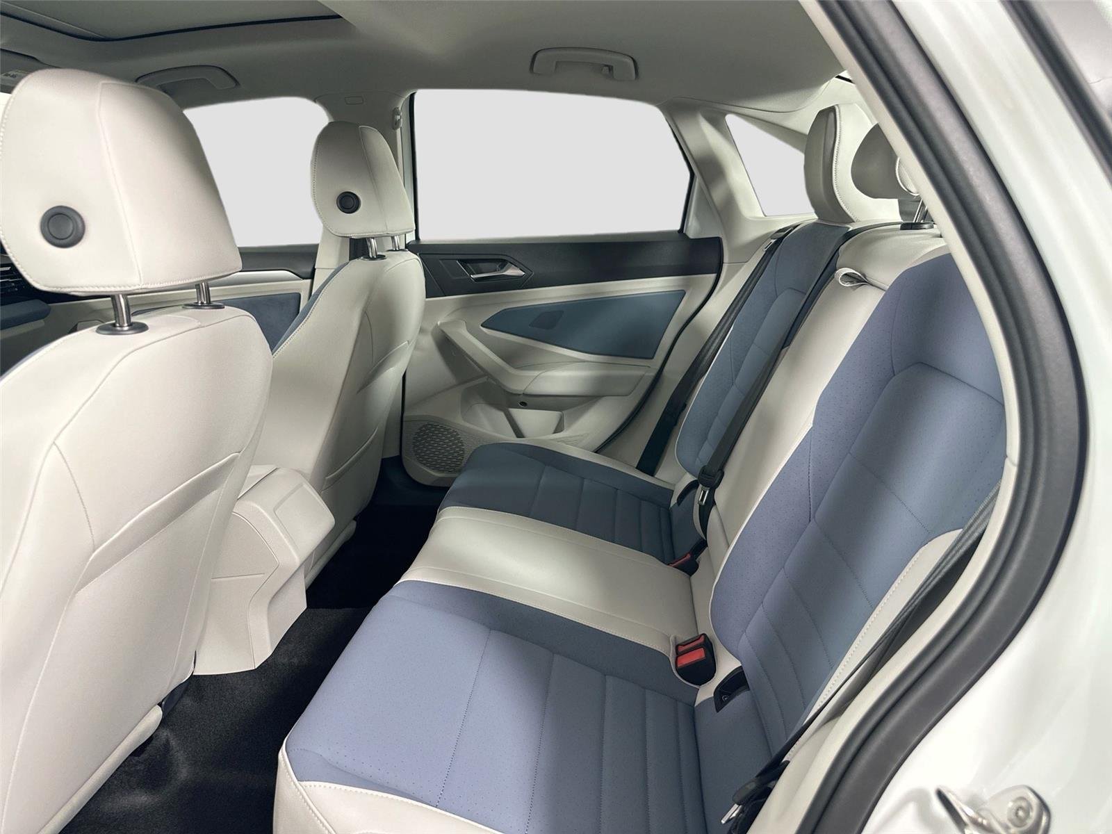 New 2026 Opal White Pearl Volkswagen SE image 25
