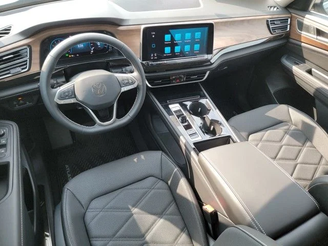 2026 Volkswagen Atlas SE w/Tech - Photo 31