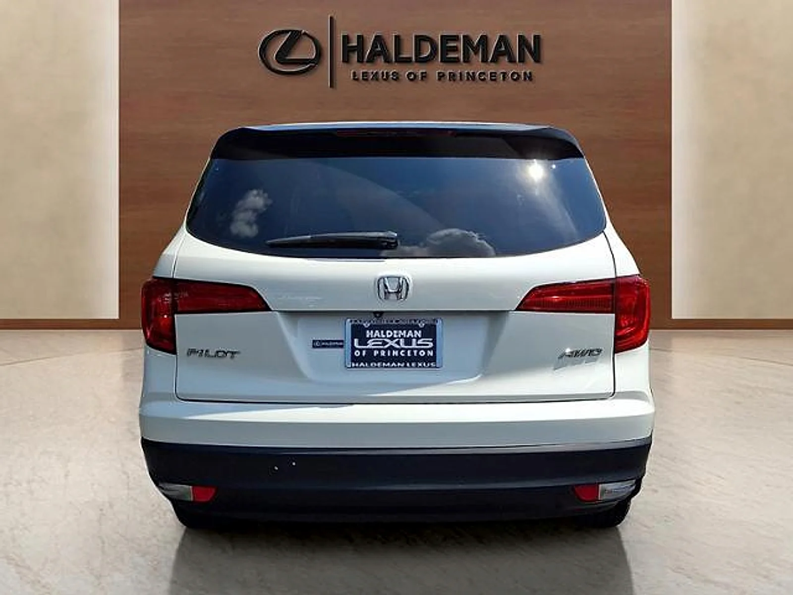 Used 2017 White Diamond Pearl Honda LX image 5