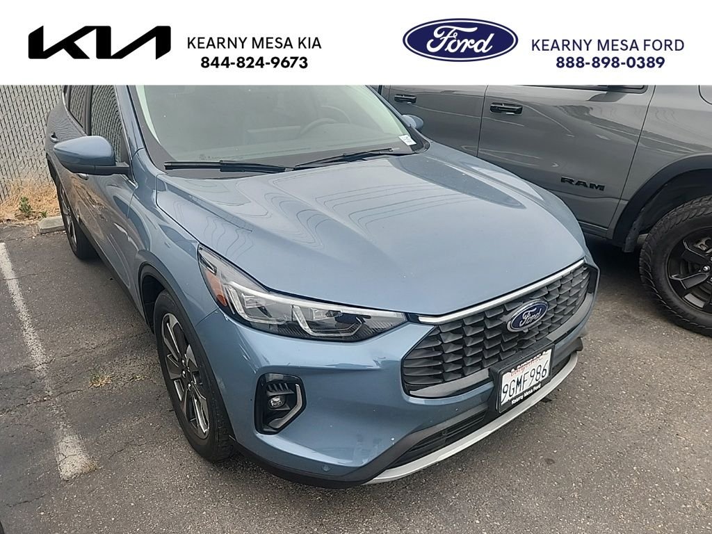 2023 Ford Escape Platinum FWD Hybrid's photo