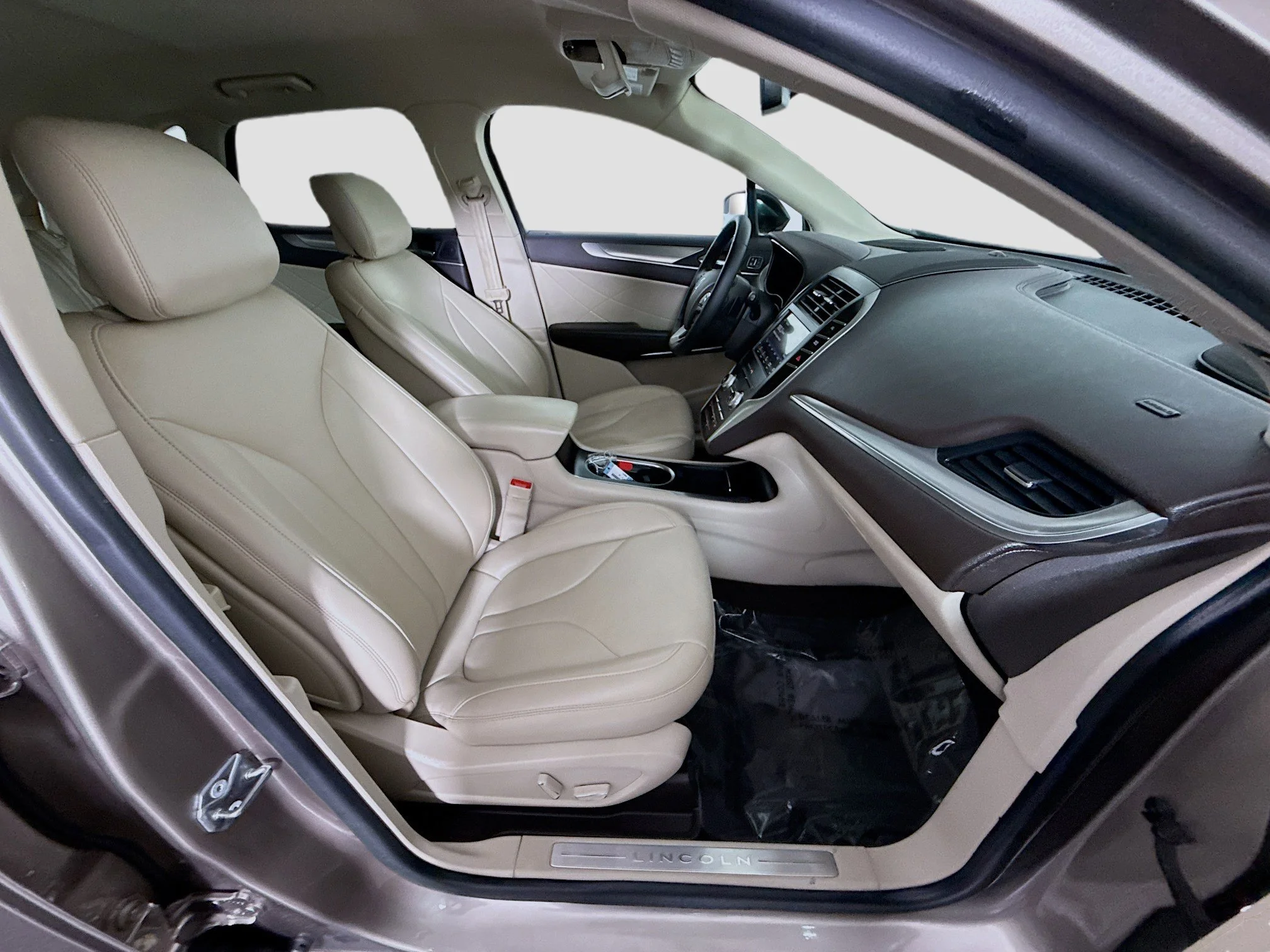 Used 2019 Iced Mocha Metallic Lincoln Standard image 25