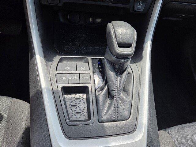 Used 2022 White Toyota XLE image 18