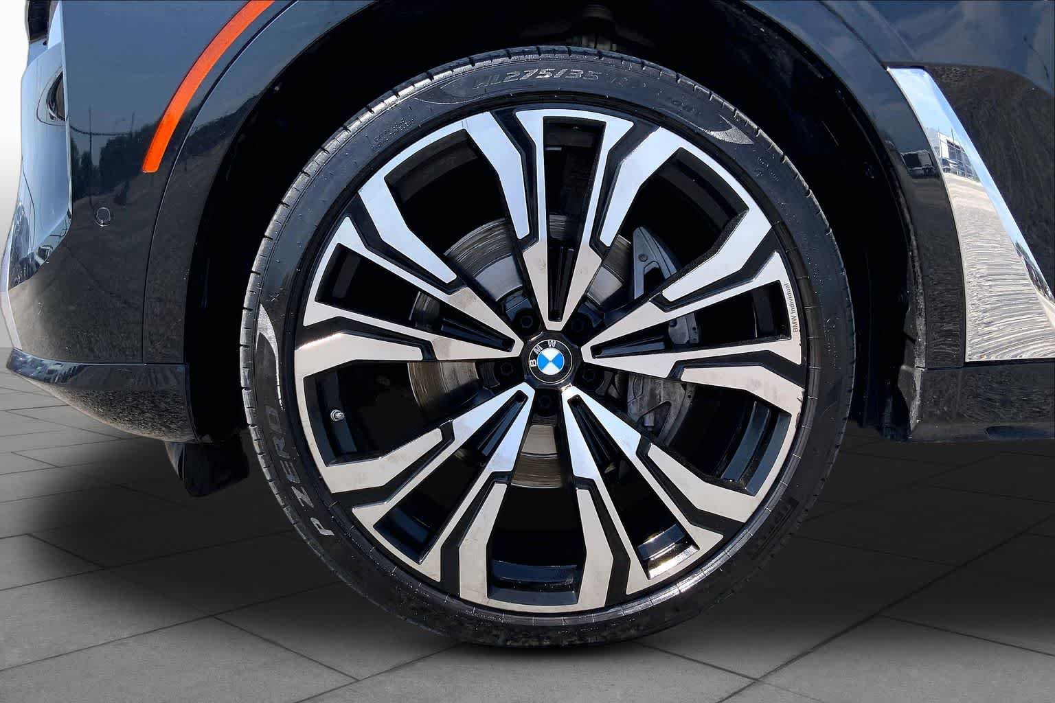Used 2023 Black Sapphire Metallic BMW xDrive40i image 11