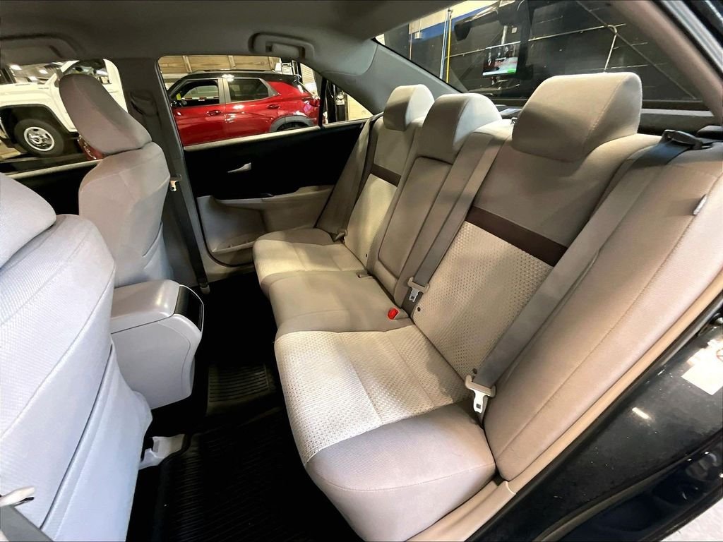 Used 2014 Gray Toyota LE image 15