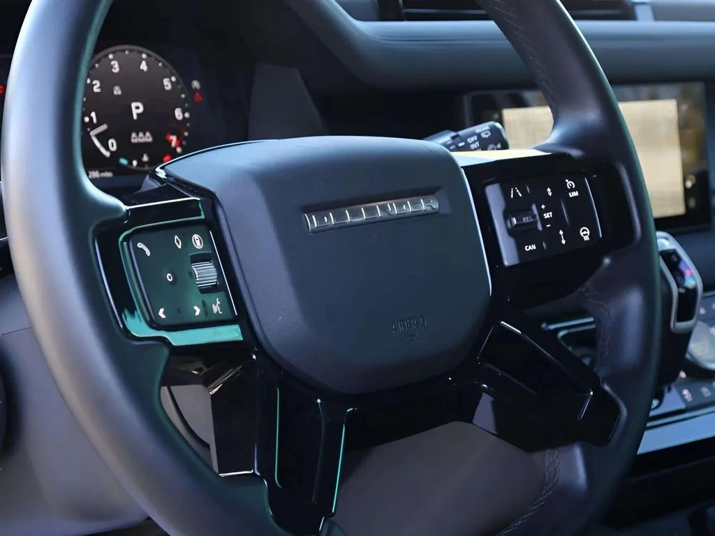 2024 Land Rover Defender X-Dynamic SE - Photo 25