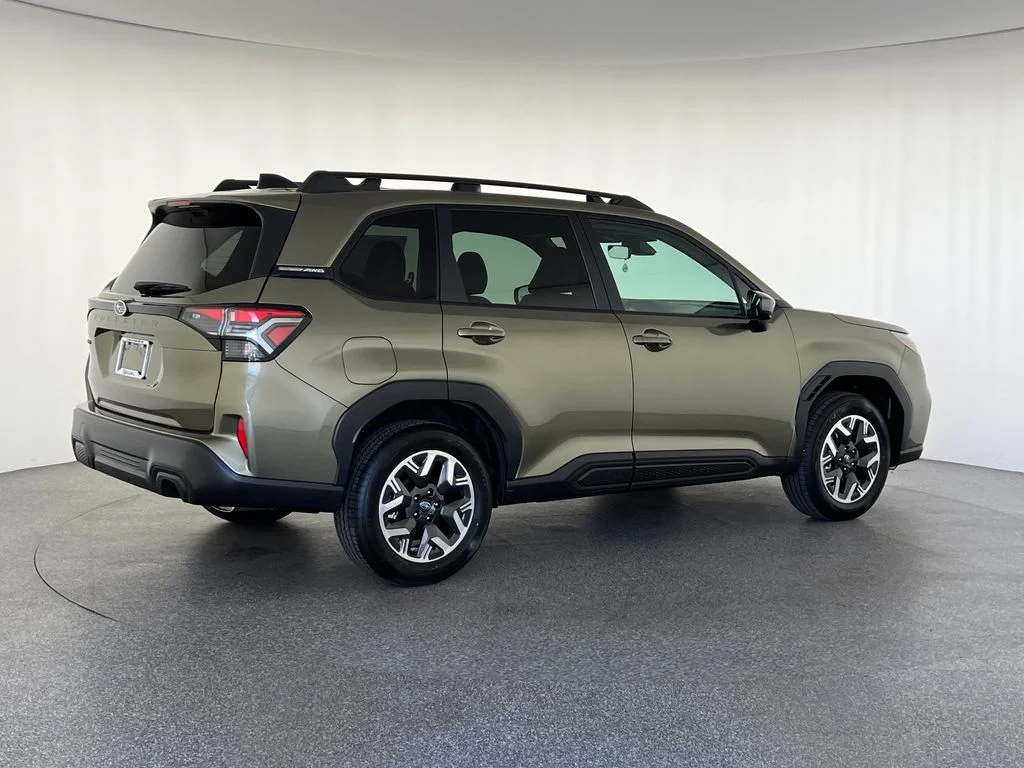 New 2026 AUTUMN GREEN METALLIC Subaru Premium image 4