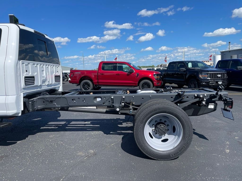 2026 Ford F-550 Super Duty Chassis Cab XL - Photo 33