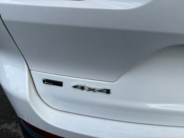 Used 2022 White Jeep Laredo image 8