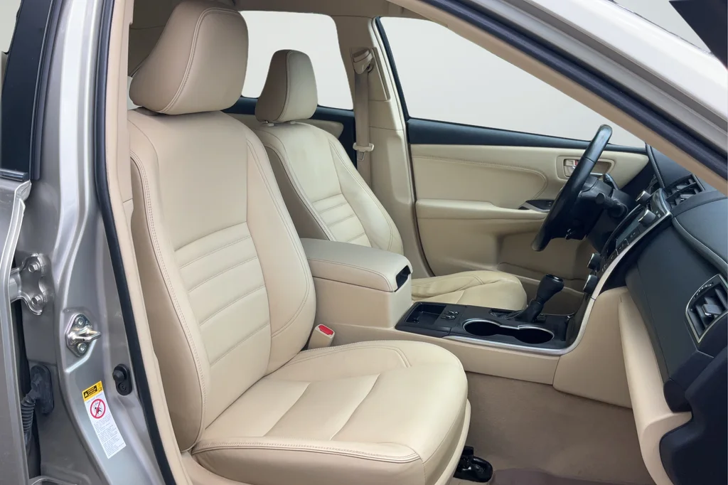 Used 2016 Gold Toyota XLE image 20