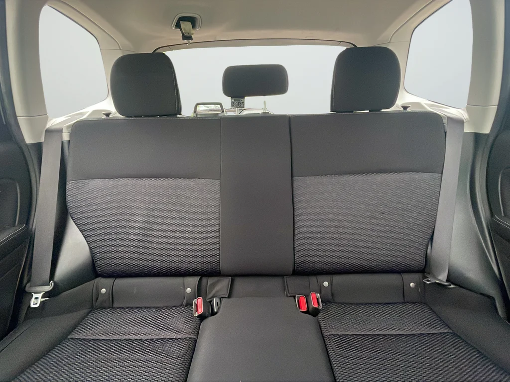 Used 2018 Silver Subaru 2.5i image 28