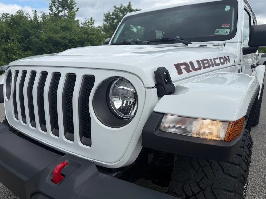 Certified Used 2022 White Jeep Unlimited Rubicon image 9
