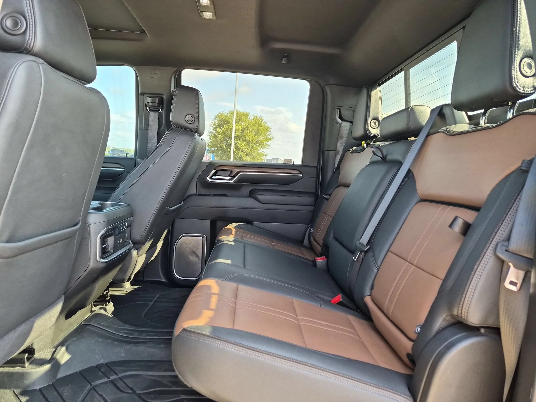 Used 2025 Black Chevrolet High Country image 20