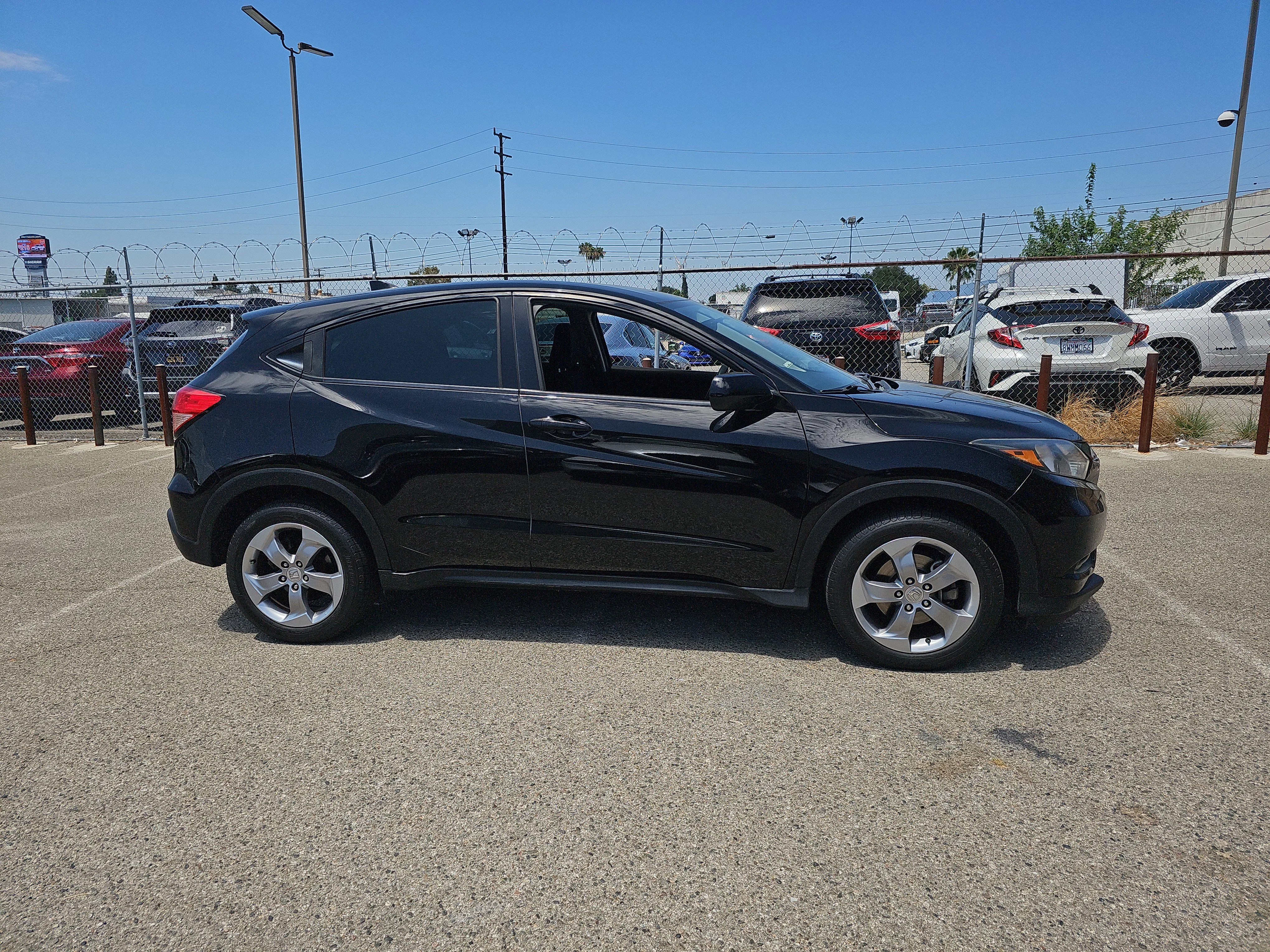 Used 2018  Honda LX image 3