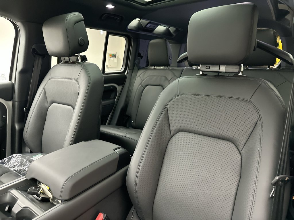 New 2026 Borasco Grey Metallic Land Rover X-Dynamic SE image 10