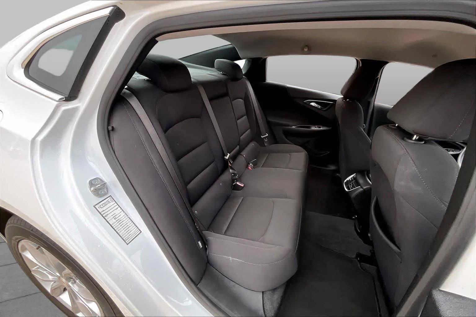 Used 2024 Summit White Chevrolet LT image 18