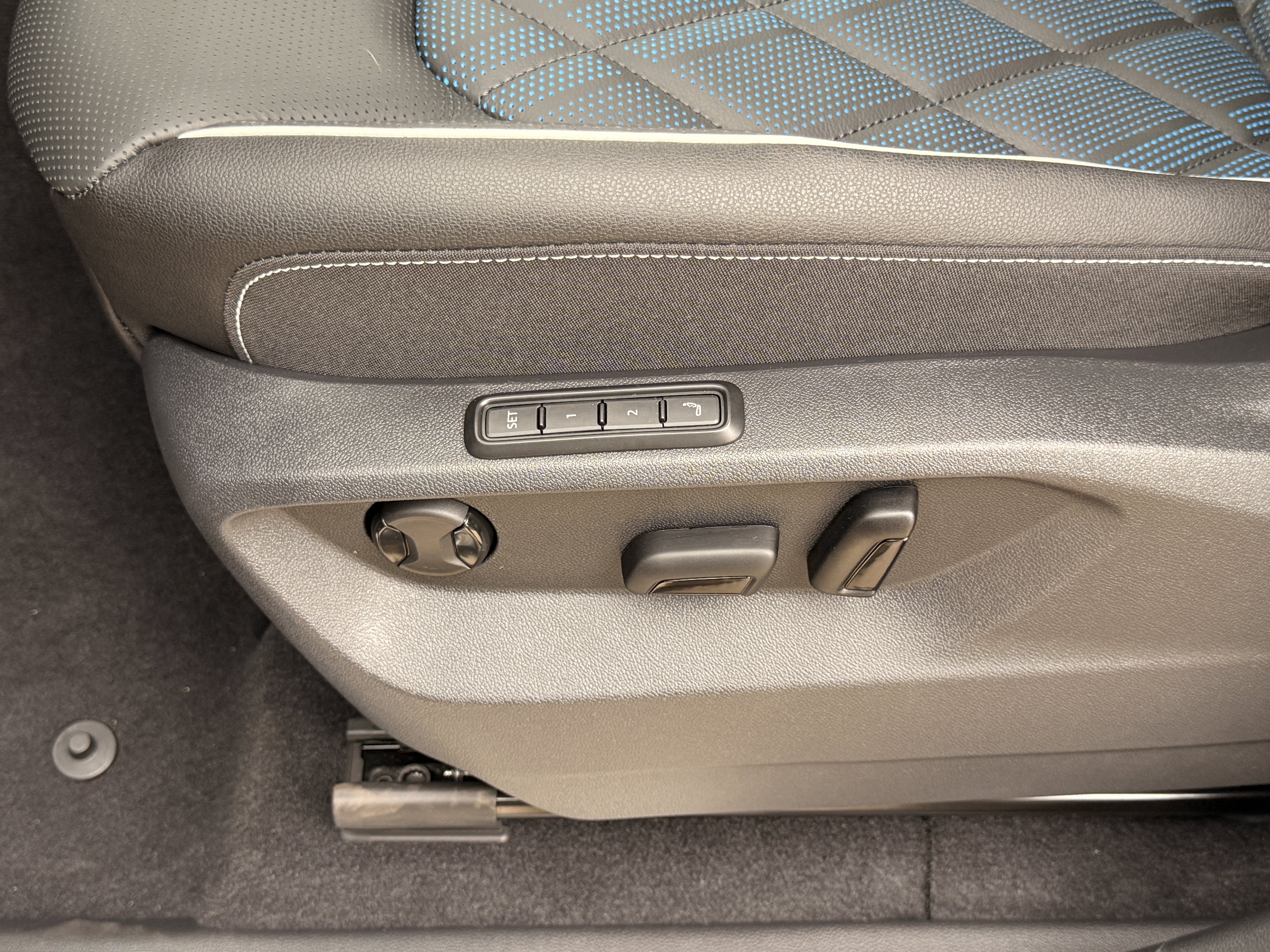 New 2026 Pure Gray Volkswagen 2.0T SEL Premium R-Line image 9