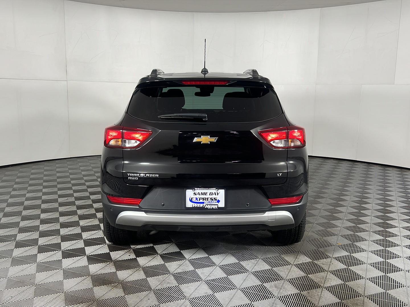 Used 2025 Mosaic Black Metallic Chevrolet LT image 5