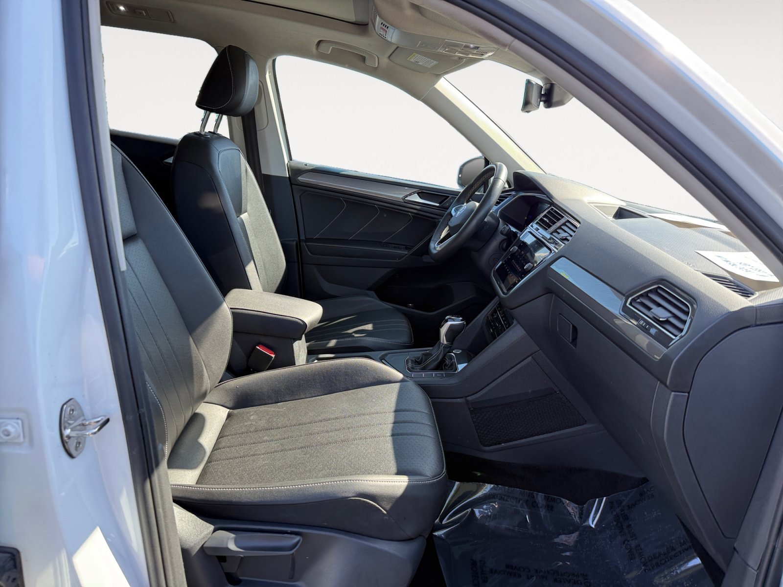 Used 2023 White Volkswagen SE image 19