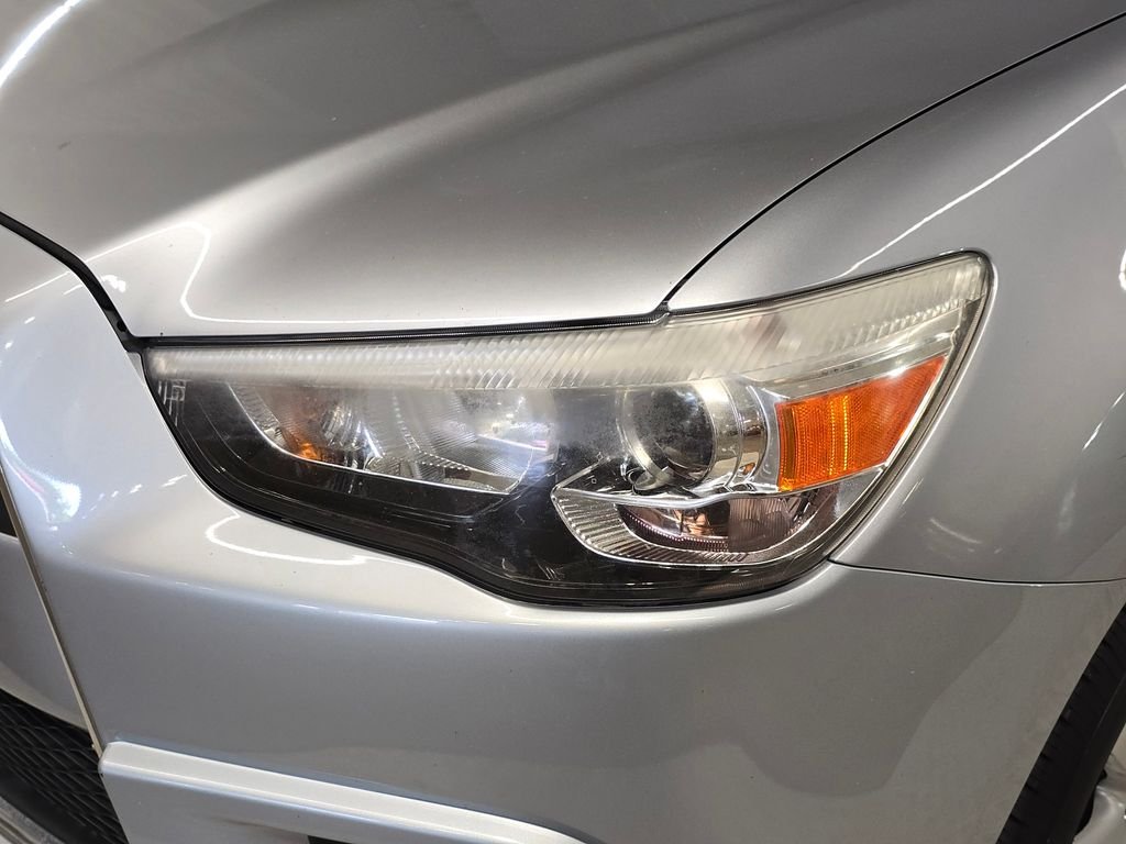 Used 2012  Mitsubishi SE image 13