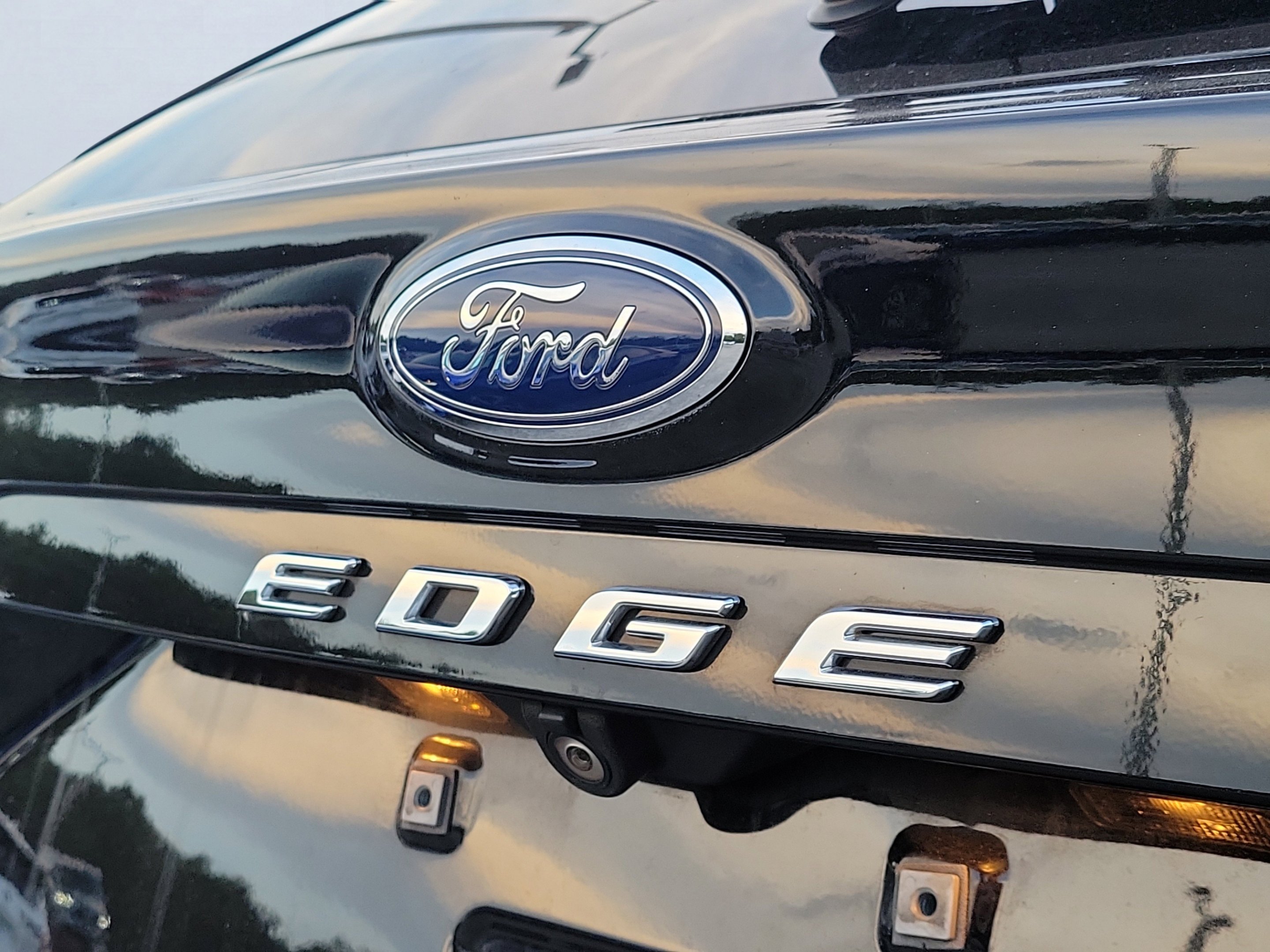 Used 2022 Black Metallic Ford ST Line image 5