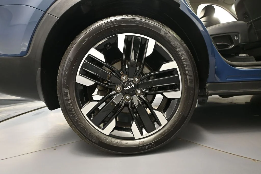 Used 2023 Blue Kia SX-Prestige image 10