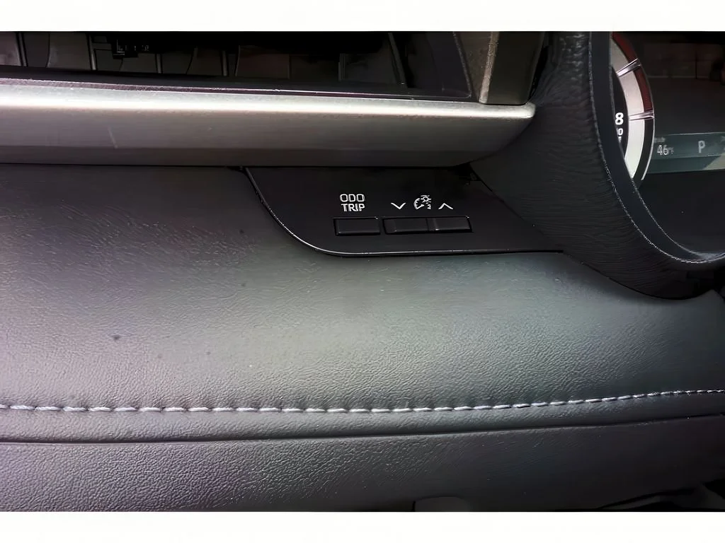 2024 Toyota Highlander LE - Photo 13