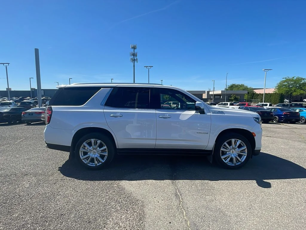 Used 2021 Iridescent Pearl Tricoat Chevrolet High Country image 8