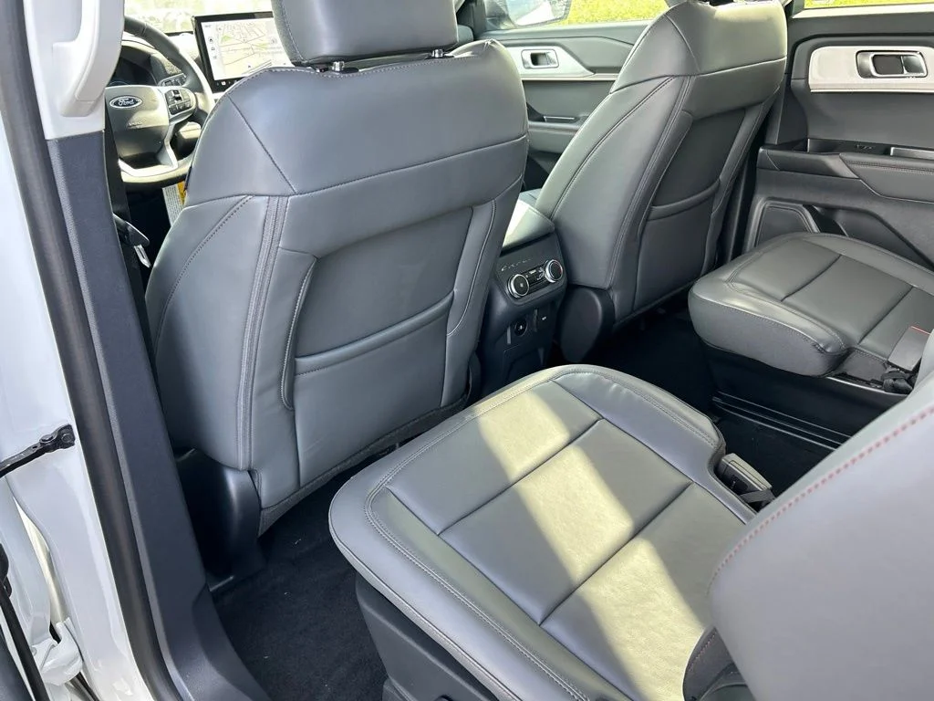New 2026 Star White Metallic Tri-Coat Ford Active image 35