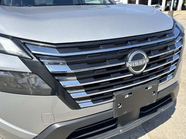 Used 2025 Silver Nissan SV image 4