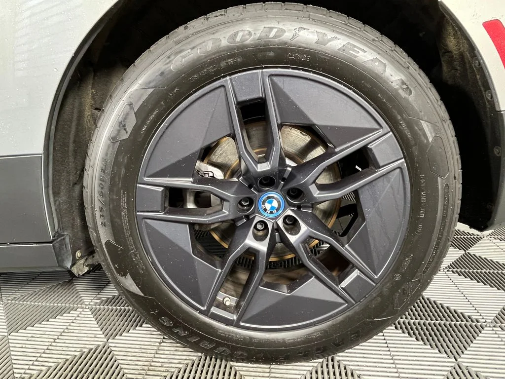 Used 2024 Gray Metallic BMW xDrive50 image 15