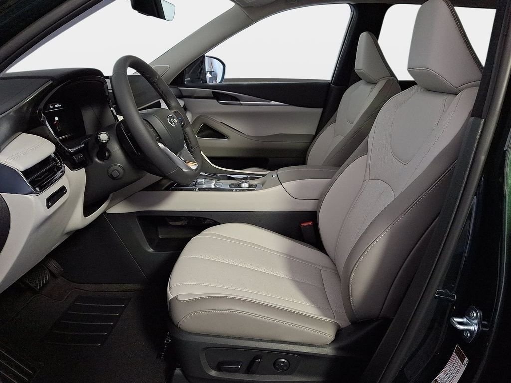 New 2027 DEEP EMERALD INFINITI Luxe AWD image 10