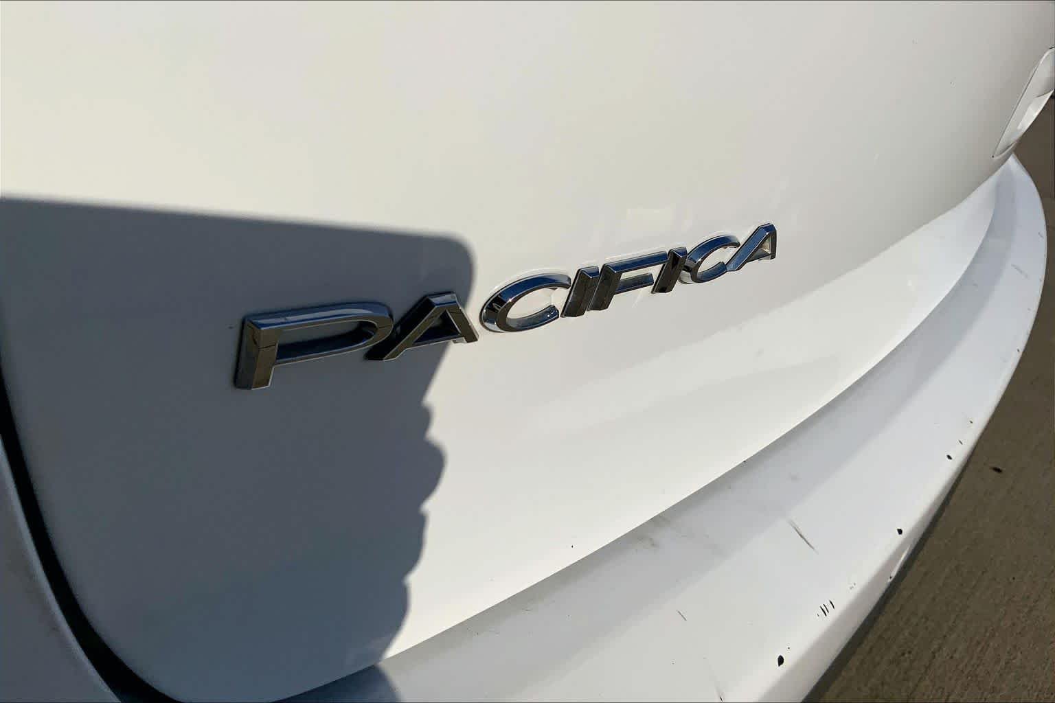 Used 2023 Bright White Clearcoat Chrysler Touring L image 31