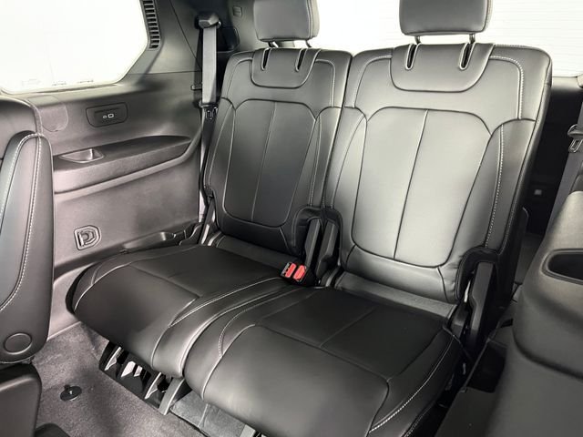 New 2026 Bright White Clear-Coat Exterior Paint Jeep Limited image 11